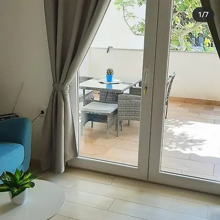 Apartmani Irina Mandre Exterior photo