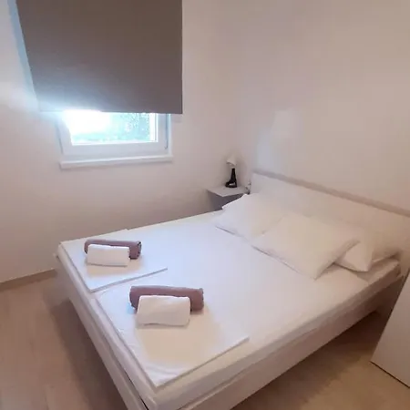 Apartmani Irina Mandre Exterior photo